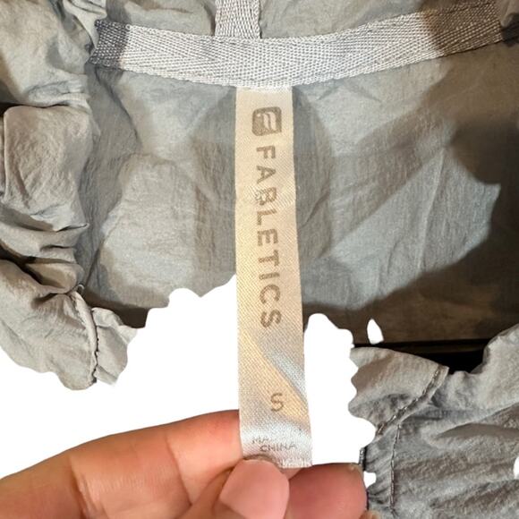 Fabletics Gray Nylon Mesh Long Sleeve Hooded Athletic Full Zip Jacket Women Sz S - Picture 7 of 8
